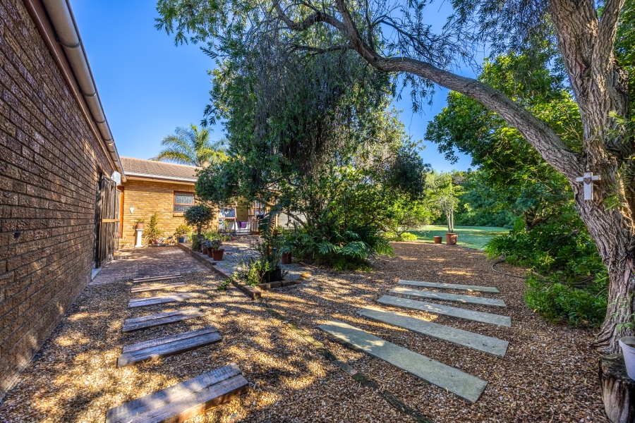 5 Bedroom Property for Sale in Sonstraal Western Cape